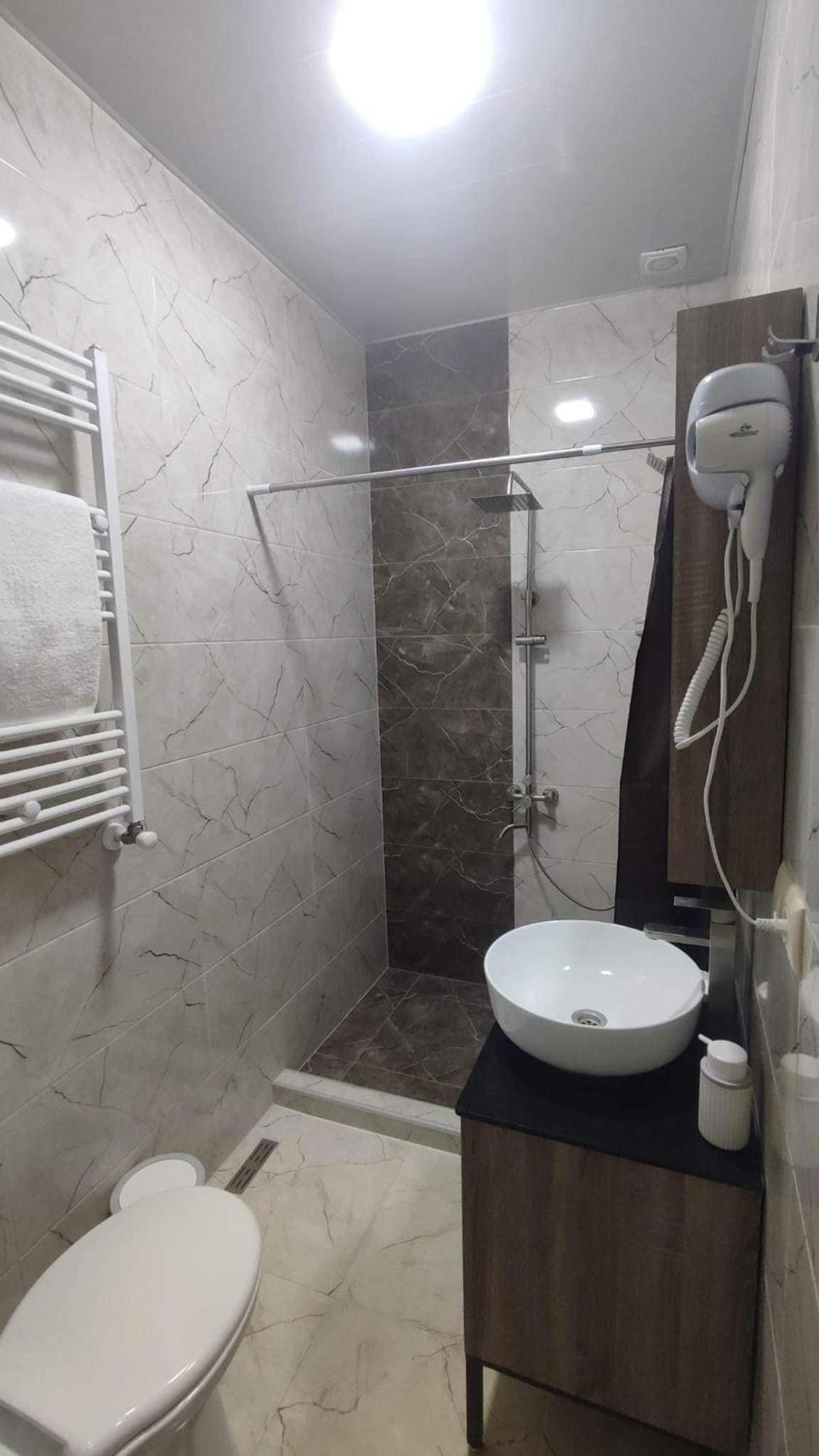 Guest House Nima 쿠타이시 외부 사진