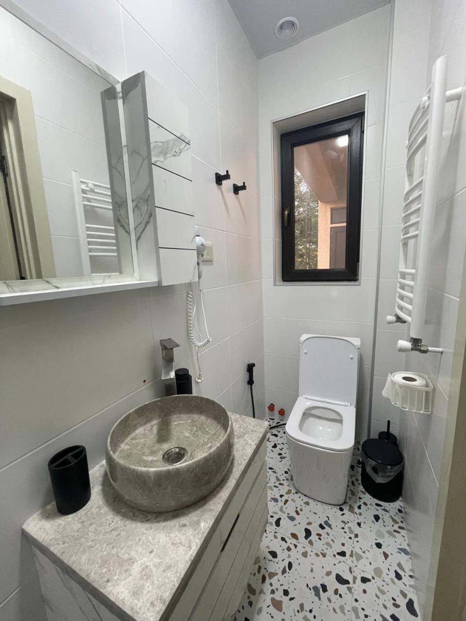 Guest House Nima 쿠타이시 외부 사진