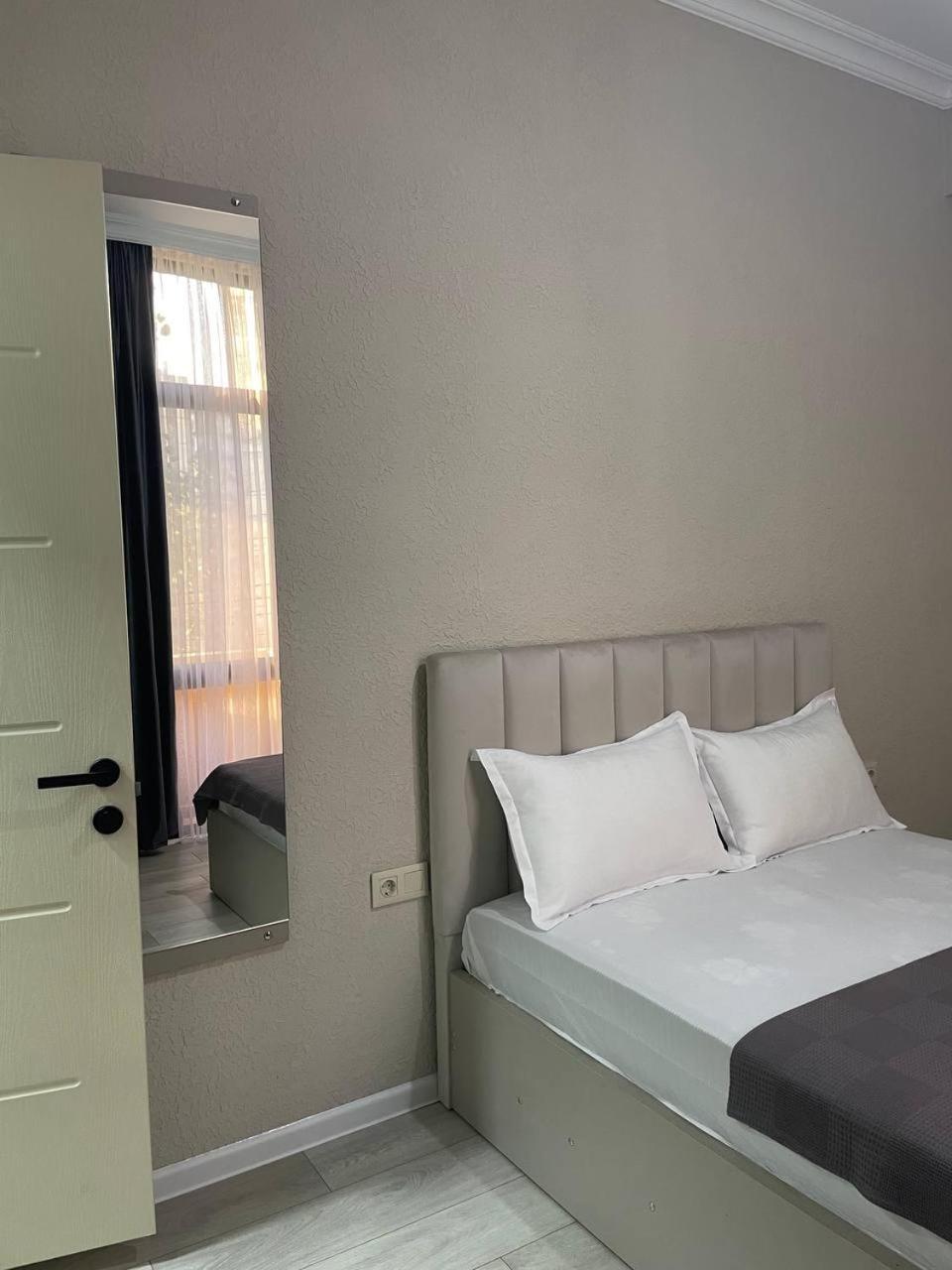 Guest House Nima 쿠타이시 외부 사진