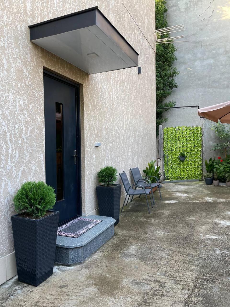 Guest House Nima 쿠타이시 외부 사진