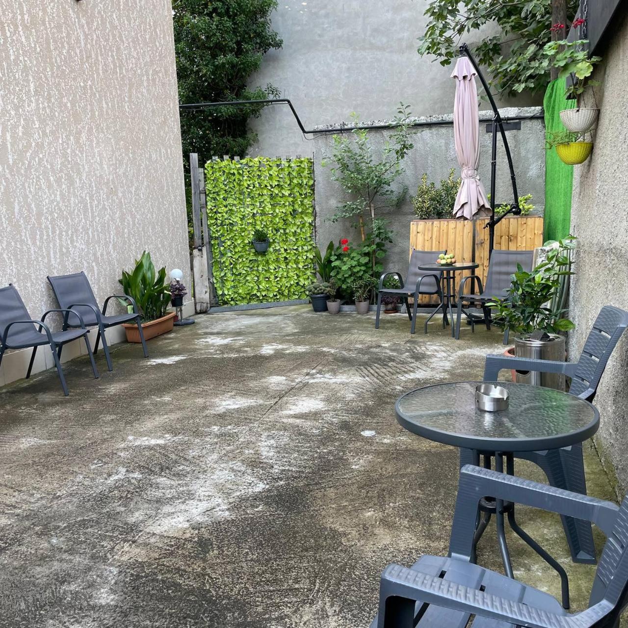 Guest House Nima 쿠타이시 외부 사진