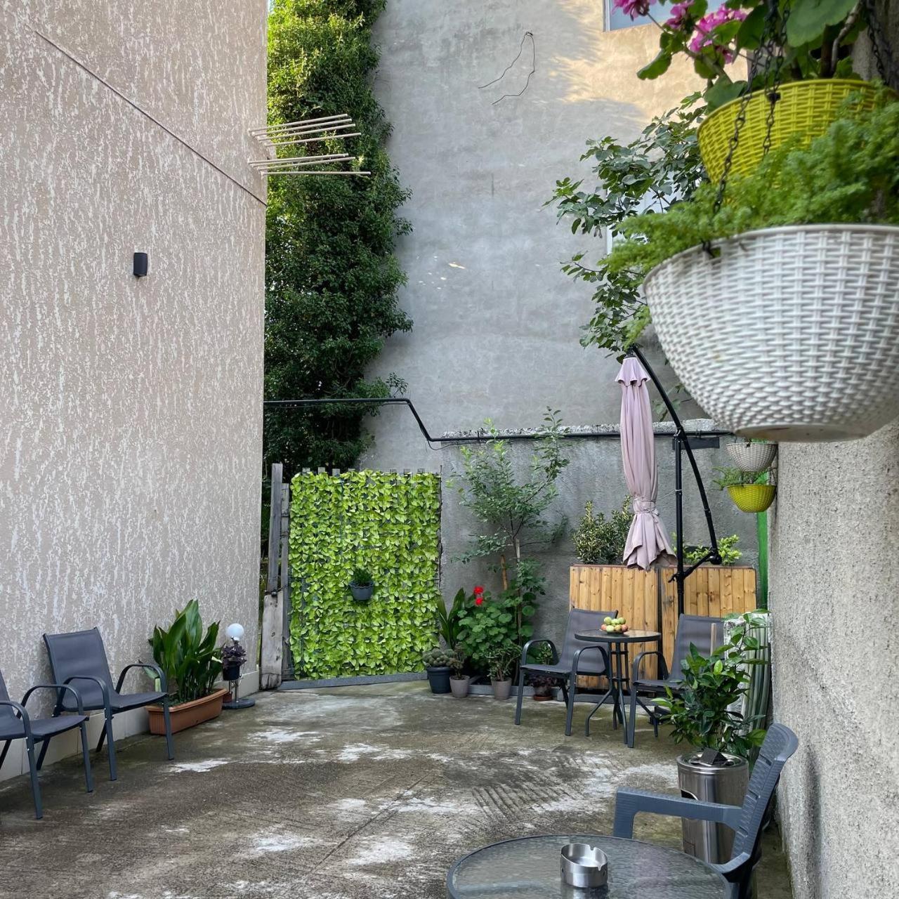 Guest House Nima 쿠타이시 외부 사진